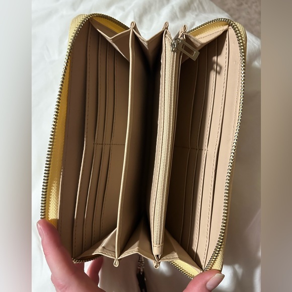 Guess handbag and clutch wallet - Picture 8 of 9